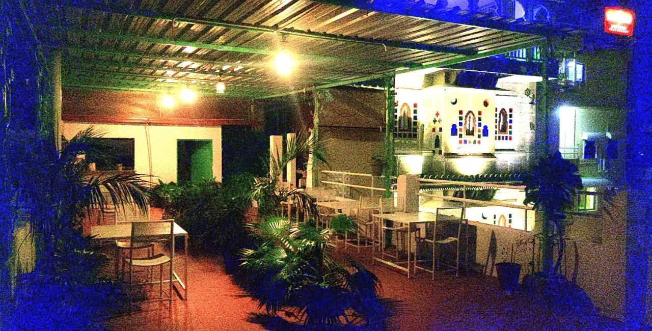 Hotel Shiv Palace Удайпур Екстериор снимка