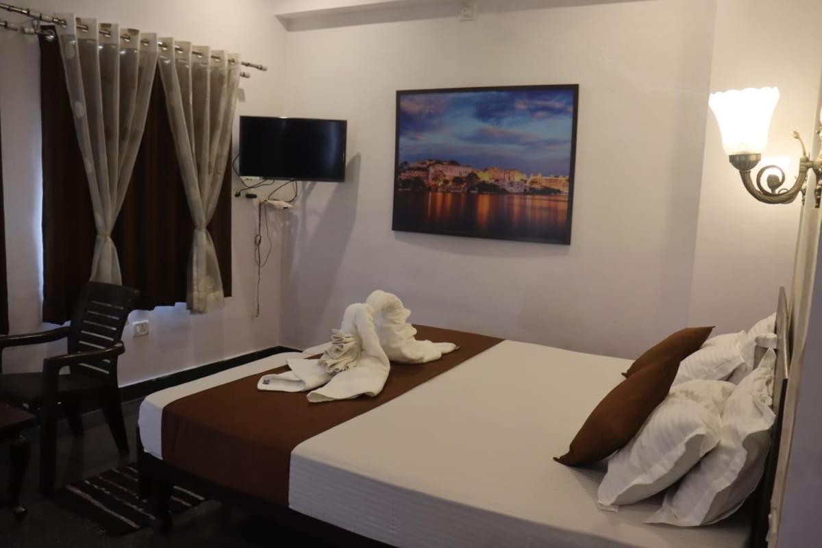 Hotel Shiv Palace Удайпур Екстериор снимка