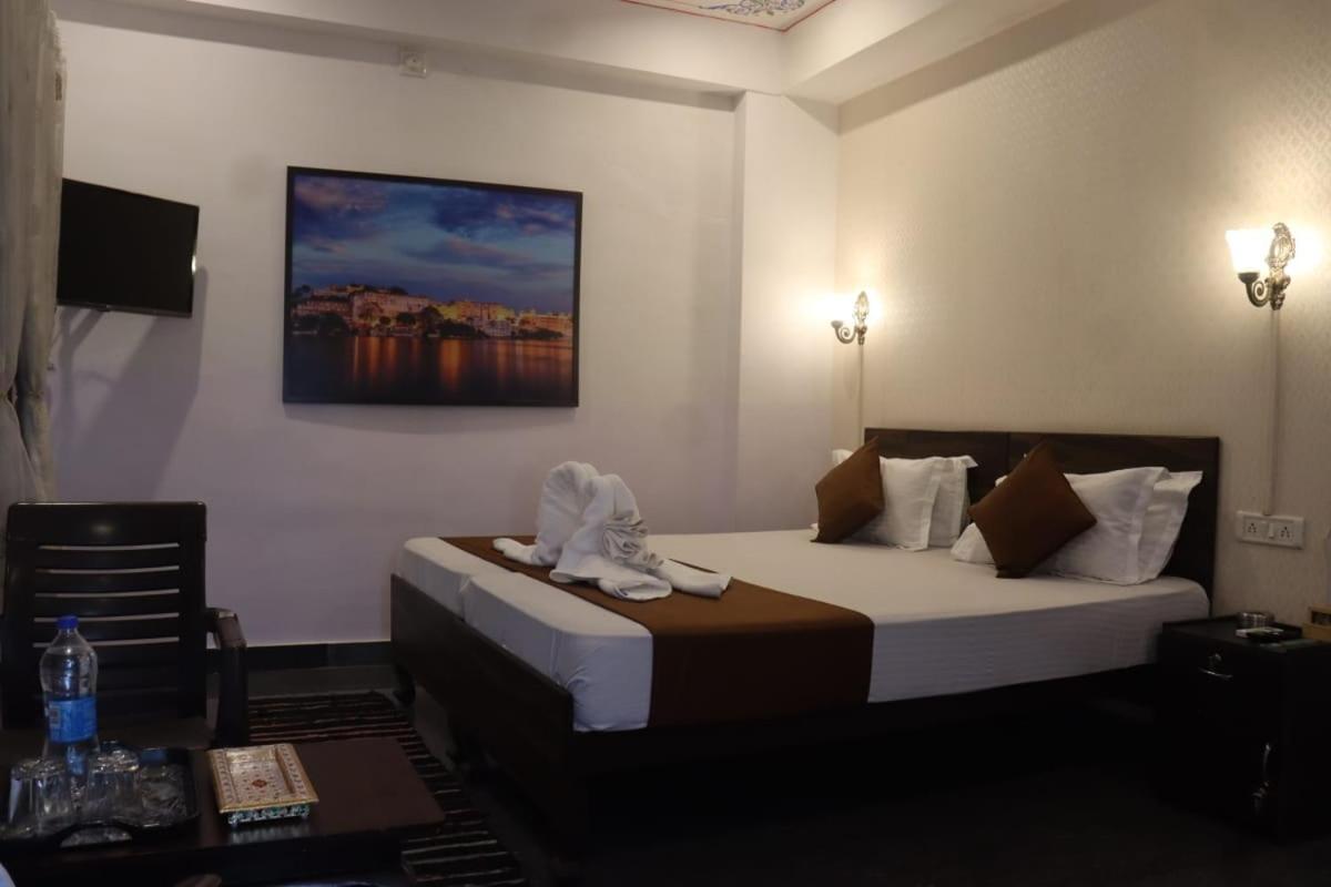 Hotel Shiv Palace Удайпур Екстериор снимка