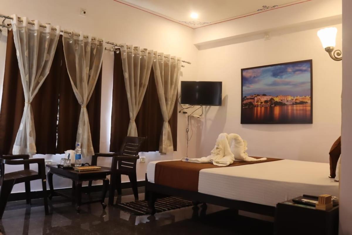 Hotel Shiv Palace Удайпур Екстериор снимка