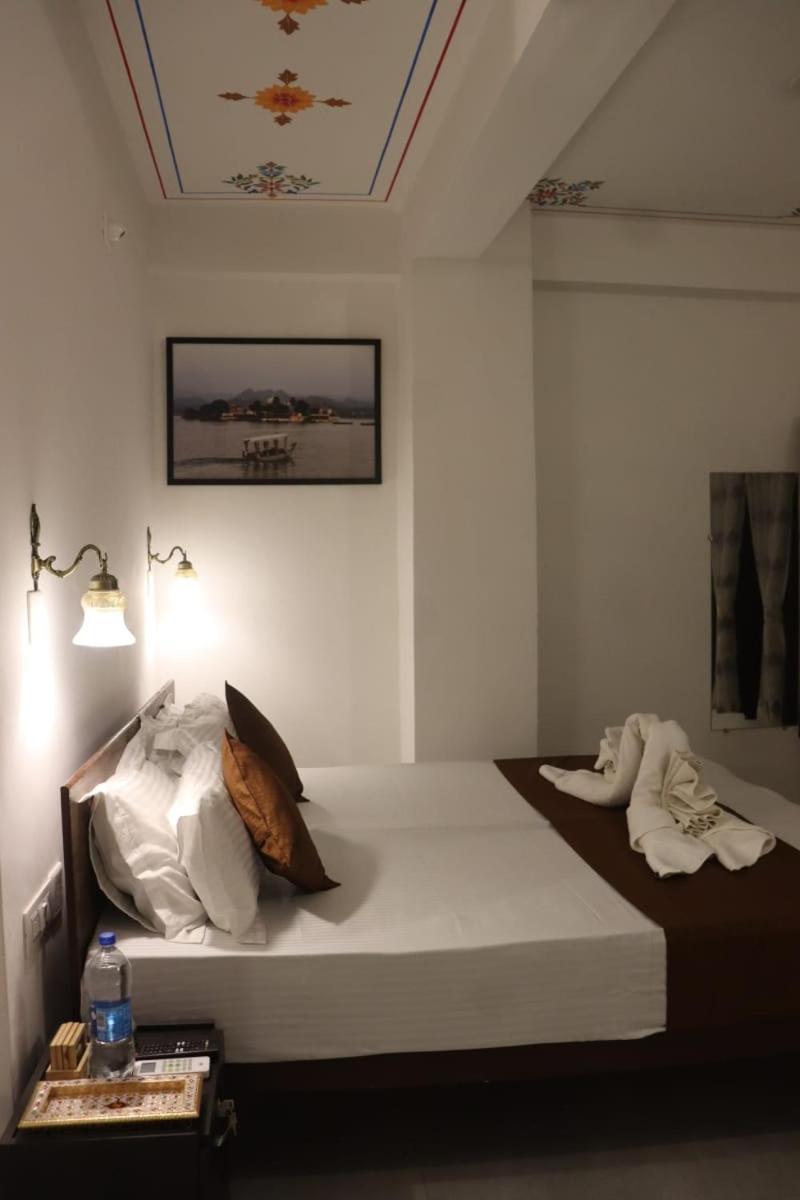 Hotel Shiv Palace Удайпур Екстериор снимка