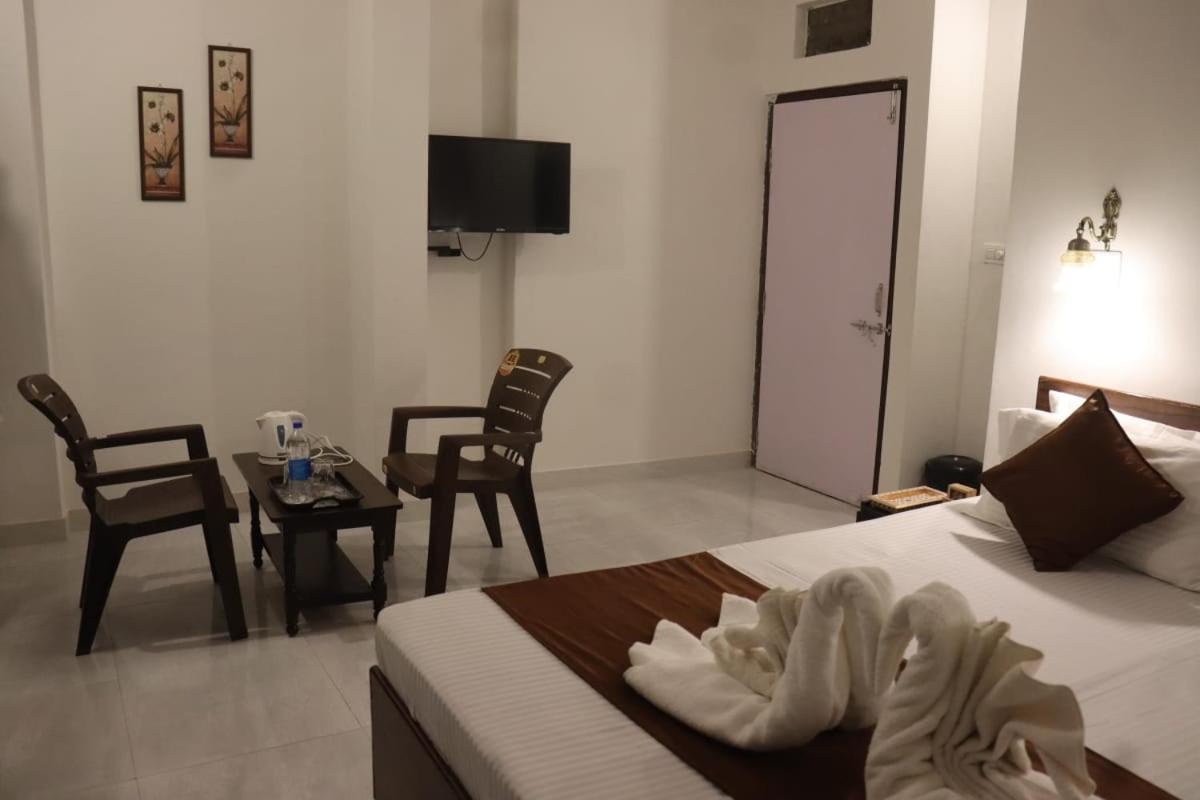 Hotel Shiv Palace Удайпур Екстериор снимка