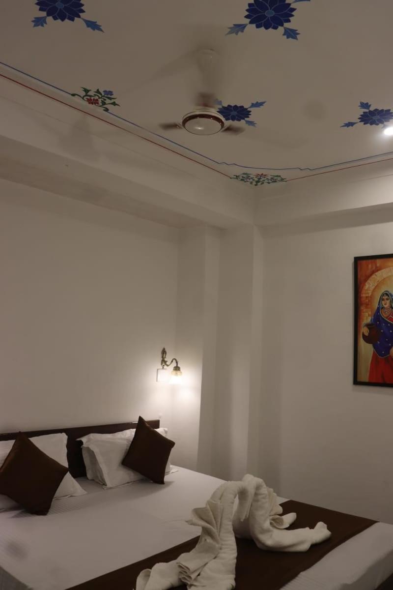 Hotel Shiv Palace Удайпур Екстериор снимка
