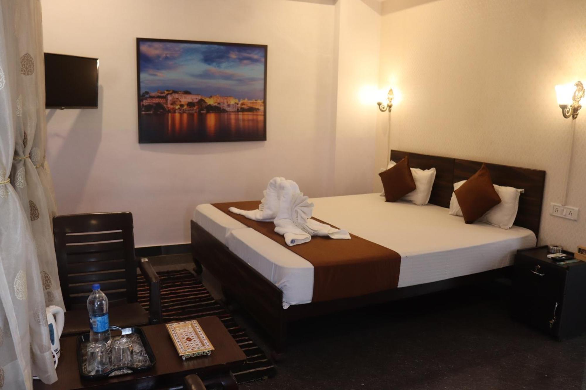 Hotel Shiv Palace Удайпур Екстериор снимка