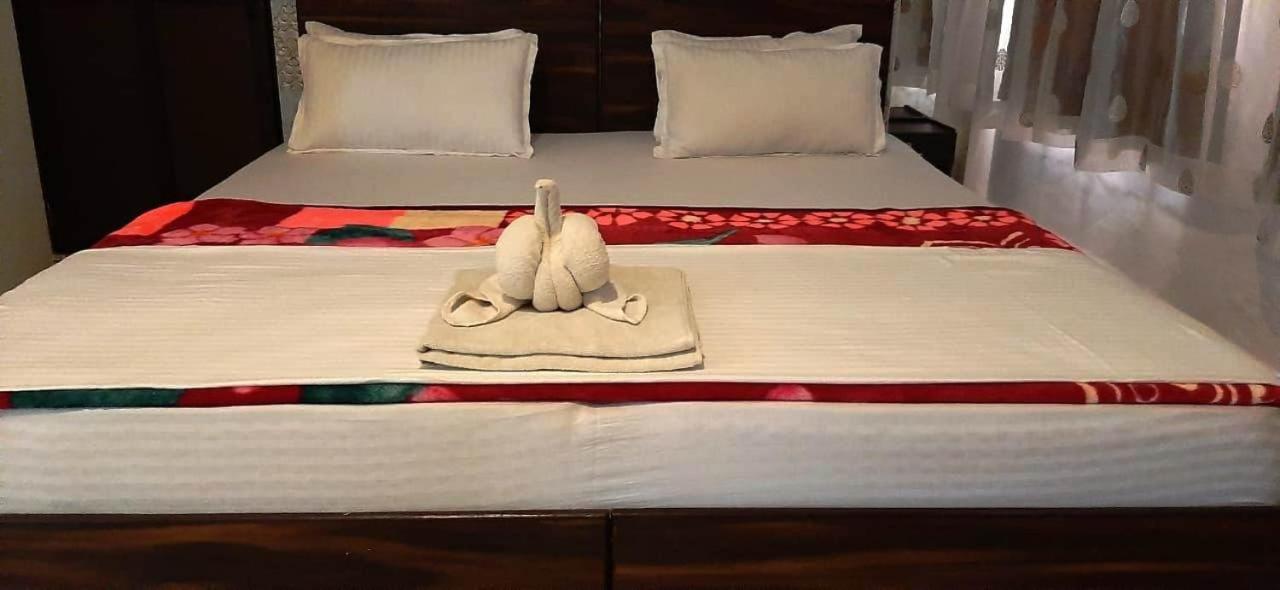 Hotel Shiv Palace Удайпур Екстериор снимка