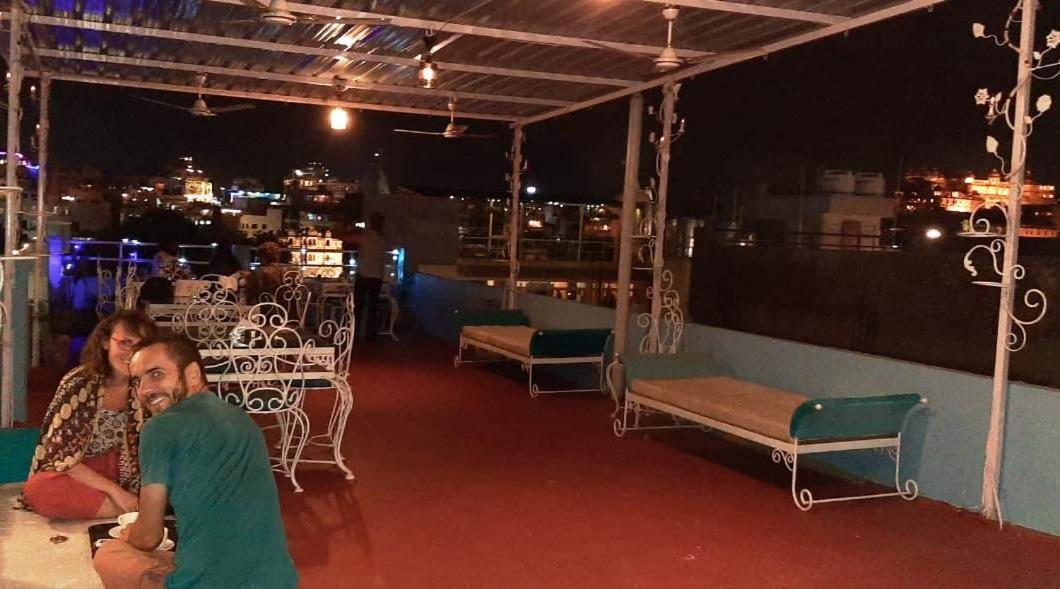 Hotel Shiv Palace Удайпур Екстериор снимка